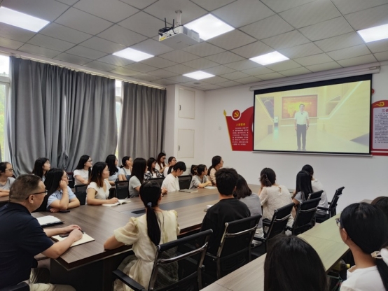 taptap点点体育开展“大国担当”思政大课观影活动